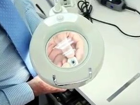 Протез глаза со зрачком, меняющим диаметр Протез глаза со зрачком, меняющим диаметр